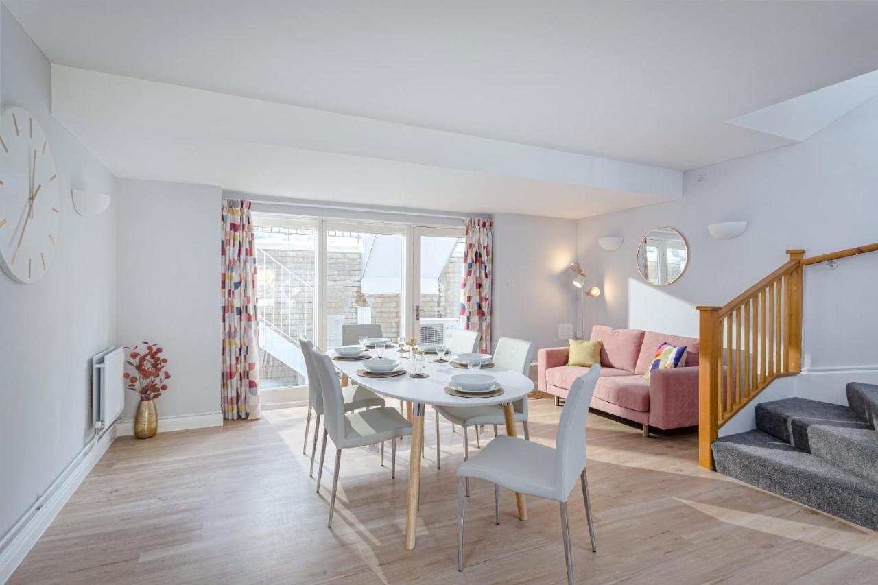 3 Bedroom Jesus Townhouse With Parking *